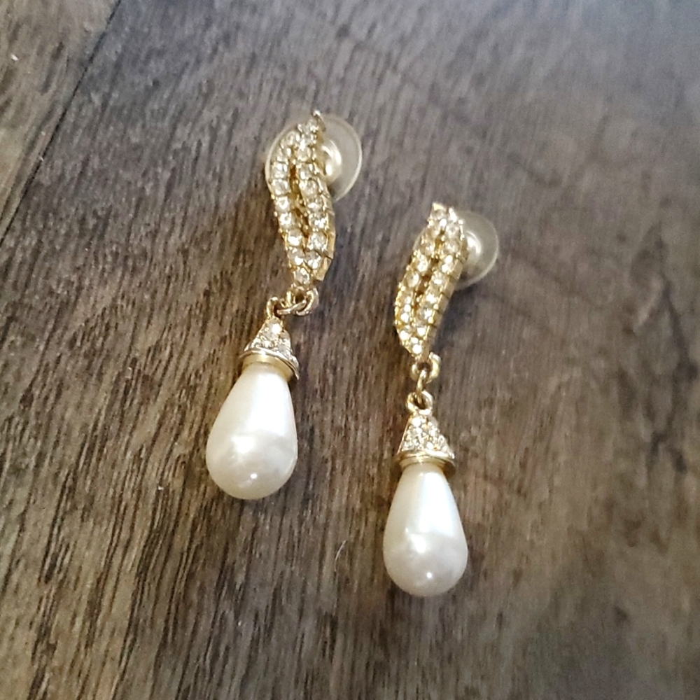 Vintage pearl drop earrings